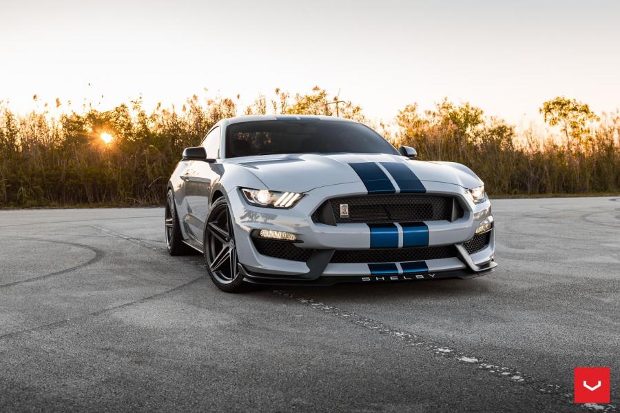  Shelby GT350 on Vossen Wheels (VFS-5) 2018 года  (фото 2 из 9)